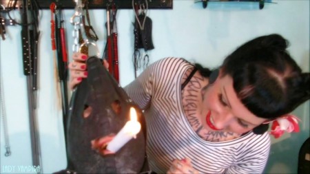 Serving A Mad Rockabilly Mistress Part 2 - Von Domina Lady Vampira verbal gedemtigt und ausgelacht tut sich der Sklave bei jeder Regung nur selbst weh! Eine Kerze im Maul, zwei in den Hnden und die Eier am Strick hochgezogen, muss er auch die Klammern an seinen Nippeln ertragen! [SM Studio Femdom Empire] / From Domina Lady Vampira verbally ********** and laughed at the slave does whenever a desire only hurt yourself ! A candle in his mouth , pulled up two in his hands and the eggs on the rope , he must bear the clamps on his nipples !  [SM Studio Femdom Empire]