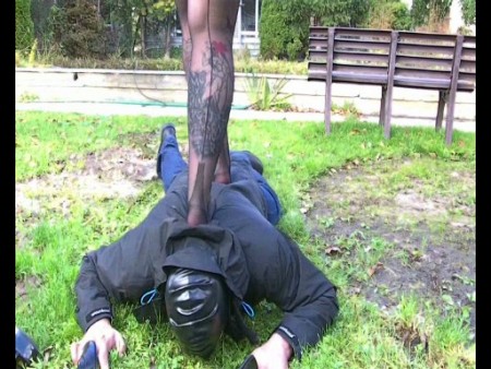 Lady Vampira - Outdoor Slavesurfing