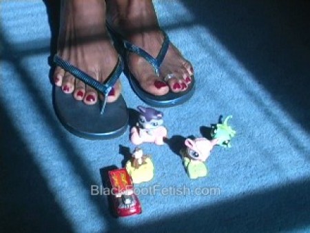 Ebony Giantess Crushing Toys In Flip Flops