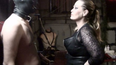 Faceslapping - My private slave has again been so smart that I think it's time he learns his lesson. Even when I quietly try to pull his hands, he holds them firmly in place. This action makes him the first of a series of blows in his face. Then he suits me weights