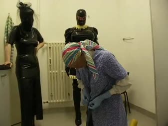 Bizarre Piss And Cum Play Part 1 - Clip 640 x 480 px
latex mistress amber is pissing on the kitchen floor. The cock cleaning slut lea must watch about it and must clean up the mess with her cotton coat. After it she must wear it the extremely piss smelling coat. Tv latex maid linda is helping her..

bizarre piss und spermaspiel teil 1

clip 640 x 480 px
latex herrin amber pisst auf den kchenboden. Die dwt putzschlampe lea muss ihr dabei zusehen und wird anschliessend dazu gezwungen mit ihrem bauwollkittel die sauerei aufzuwischen. Danach muss sie den vollgepissten kittel wieder anziehen. Tv latexzofe linda hilft ihr dabei...