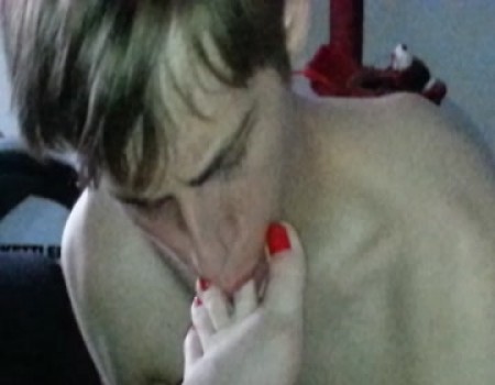 LADY KARAME ROYAL - Feetlicker Cleans My Feet LADY KARAME ROYAL - Feetlicker Cleans My Feet