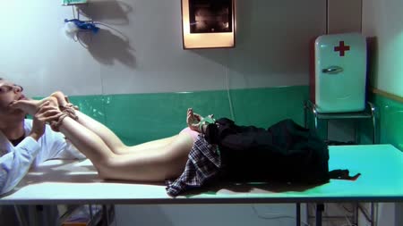THE GUILLOTINE - CHLOES HEADLESS BODY FOOTWORSHIP THE GUILLOTINE - CHLOES HEADLESS BODY FOOTWORSHIP