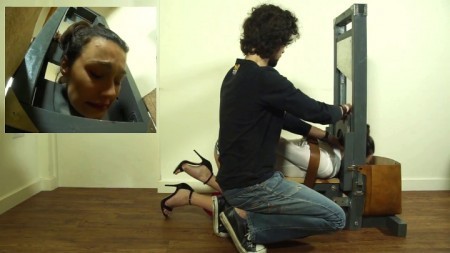THE GUILLOTINE - LAURA GUILLOTINED PRISONER THE GUILLOTINE - LAURA GUILLOTINED PRISONER